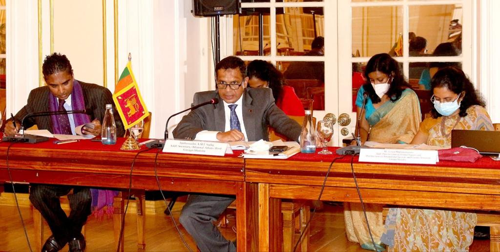MFA_SriLanka's tweet photo. #SriLanka &amp; #Switzerland🇨🇭 held productive 3rd round of foreign office consultations led by Addl./State Secretary. Discussed issues ranging from pol. &amp; econ. cooperation, 65 years of dpl. ties, reconciliation,counter terrorism, migration, climate change &amp; multilateral cooperation https://t.co/DPAmIaByhu
