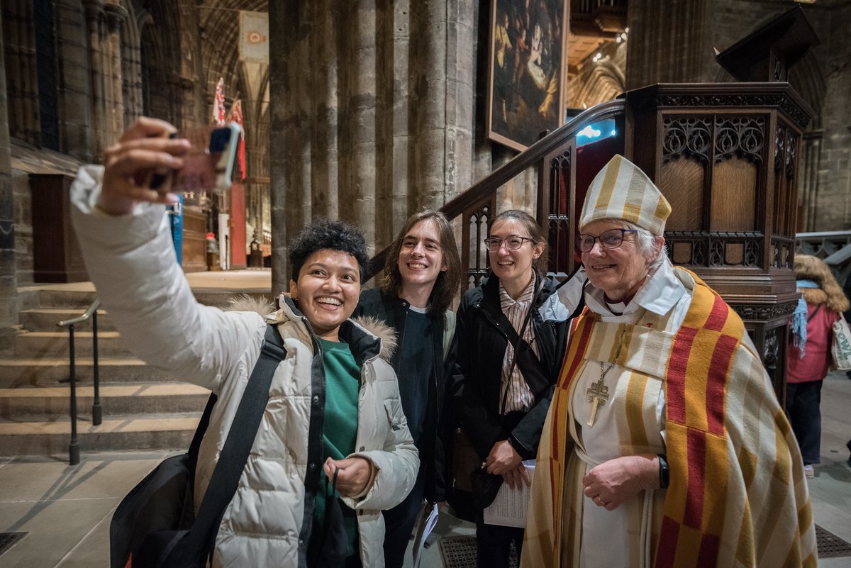arnisvanur's tweet photo. Step 1: Mask off
Step 2: Take selfie
Step 3: Mask on
Great shot from @albinhillert who is onsite in Glasgow for @lutheranworld and followed the ecumenical worship service yesterday.
#CreationIsNotForSale #ClimateAction #ClimateJustice
https://t.co/cOjRKxvlbE https://t.co/jq7LvQ6n7M