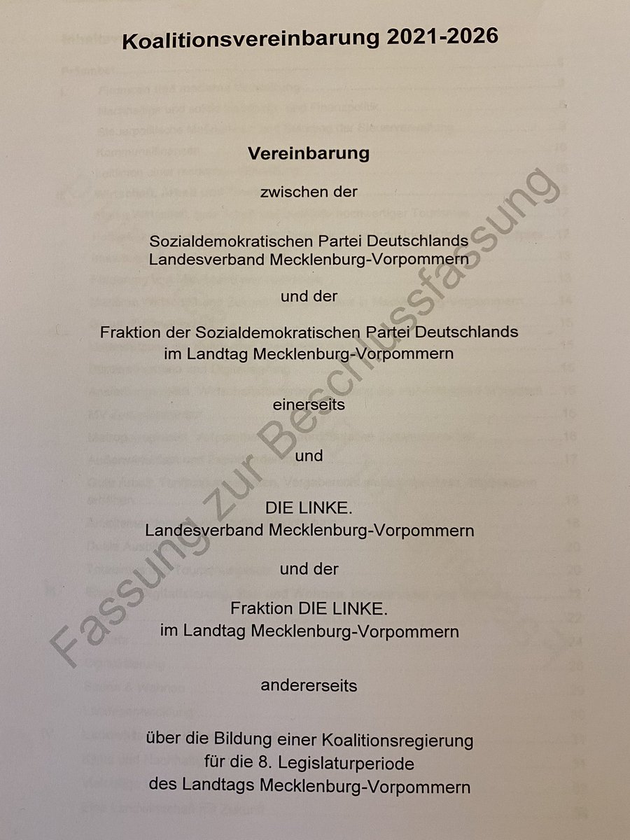 ManuelaSchwesig's tweet photo. Aufbruch 2030: Verantwortung für heute und morgen - für ein wirtschaftlich starkes &amp; sozial gerechtes &amp; nachhaltiges #MV! 2 starke Koalitionspartner, 77 Seiten, 555 Ziffern und 26.800 Wörter. Ein starker Vertrag für die Zukunft unseres Landes👍 KOAVertrag👉https://t.co/rMMoEcr3iK https://t.co/1gghqLsaCP