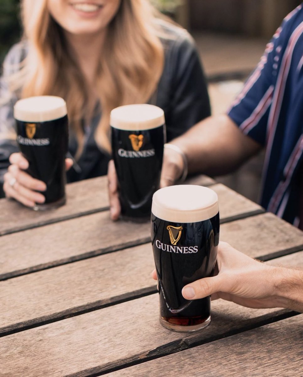 IrlEmbArgentina's tweet photo. ¡Empezamos la semana con buenas noticias! 🇮🇪🇦🇷🍻

¡La cerveza irlandesa #Guinness empezó a fabricarse en 🇦🇷! 🙌

Es la primera vez que se produce en América del Sur y surge del acuerdo entre Diageo y Rabieta.

Y ya está disponible en supermercados. 🥳

Sláinte! 🍻☘️ https://t.co/lwpLKBBptW