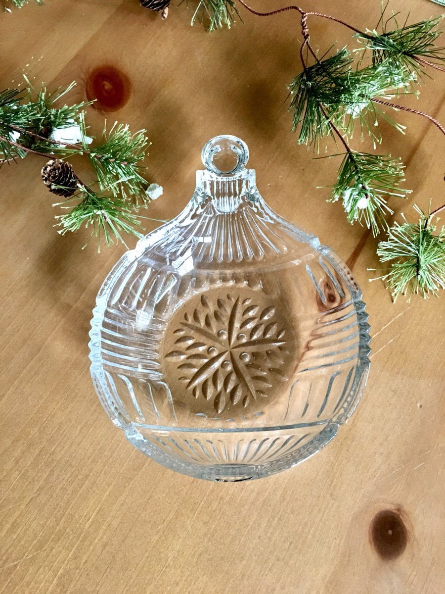 jarmgirl's tweet photo. Holiday Ornament Shape Crystal Glass Candy Dish Decorative Bowl For Serving Nuts Or Snacks Christmas Home Decor Accent Hostess Gift https://t.co/V7PJdK9171 #clear #christmas #glass #holidaydecor #clearglassbowl #homedecoraccent #candydish #christmasgift #nutdish https://t.co/o4wWYUkryC