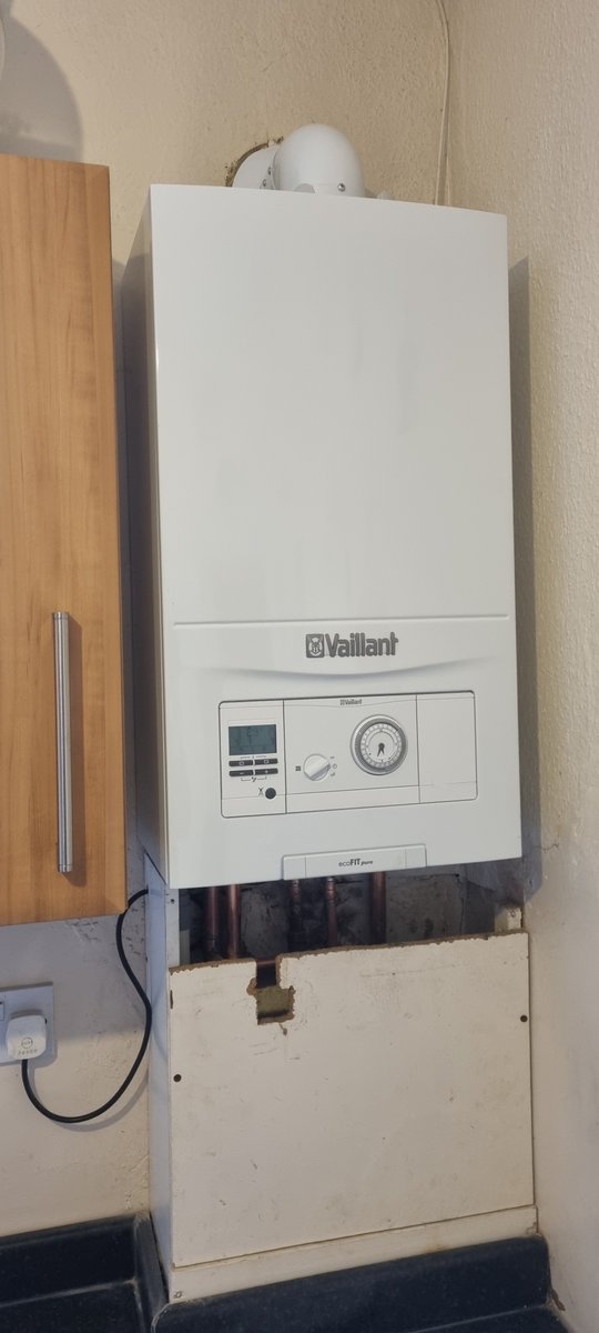 Gasjet1995's tweet photo. 3 Recently installed Vaillant boiler with 10 year warranties, lovely jobs happy customers #vaillant https://t.co/XekPsUyoV7