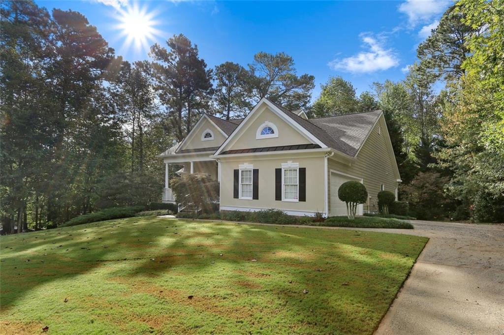 AtlRealtyDotCom's tweet photo. ๐Moon Shadow Trace - the house that makes your #CottageLiving dreams come true! This charming and wonderfully cared-for home sits on a corner lot in the High Gables subdivision.
#PriceAndLocation https://t.co/5iBHfM0Zk5 https://t.co/xDy53evEV6