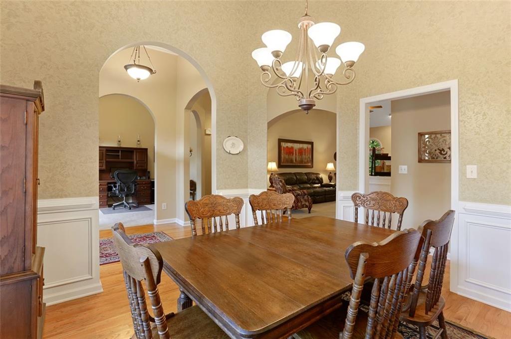 AtlRealtyDotCom's tweet photo. ๐Moon Shadow Trace - the house that makes your #CottageLiving dreams come true! This charming and wonderfully cared-for home sits on a corner lot in the High Gables subdivision.
#PriceAndLocation https://t.co/5iBHfM0Zk5 https://t.co/xDy53evEV6
