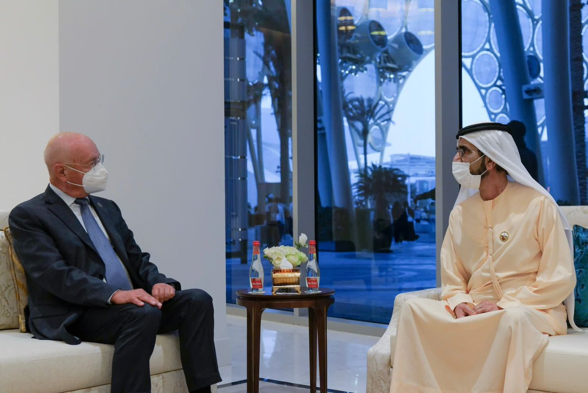 HHShkMohd's tweet photo. أثناء استقبال كلاوس شواب مؤسس ورئيس المنتدى الاقتصادي العالمي (دافوس) . المنتدى يحتفل بخمسين عاماً .. والامارات تحتفل بخمسين عاماً .. ونتشارك برؤية هدفها جمع العقول .. وتحفيز الأفكار  .. وصنع مستقبل أفضل للبشرية .. https://t.co/0wEyZg3lpT
