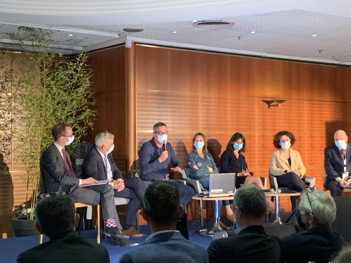 anap_sante's tweet photo. [#SANTEXPO] Live conférence @laFHF sur les hôtels hospitaliers avec Tim Brienen (ANAP). La parole aux expériences menées par @CHU_Montpellier @apthopdavenir @MutLimousine sur les nouveaux parcours de soins avec séjour en hébergement temporaire non médicalisé #HTNM. https://t.co/3lTGDSIOnp