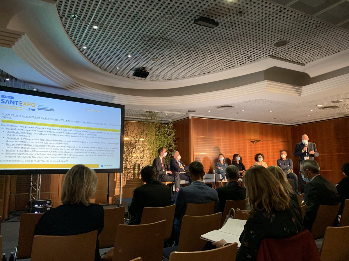 anap_sante's tweet photo. [#SANTEXPO] Live conférence @laFHF sur les hôtels hospitaliers avec Tim Brienen (ANAP). La parole aux expériences menées par @CHU_Montpellier @apthopdavenir @MutLimousine sur les nouveaux parcours de soins avec séjour en hébergement temporaire non médicalisé #HTNM. https://t.co/3lTGDSIOnp