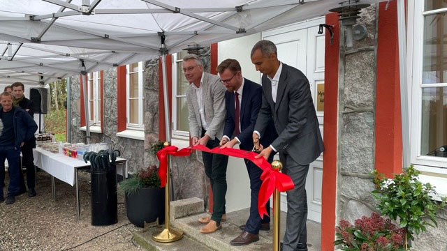 Skattestyrelsen's tweet photo. Så kom vi på plads i myndighedscentret ved Rødbyhavn. Vi skal bistå Femern Bælt-projektet med at overholde gældende lovgivning og myndighedskrav i samarbejde med #Arbejdstilsynet, Styrelsen for International Rekruttering og Integration , #Politiet og #Søfartsstyrelsen. #SkatDk https://t.co/Xkqrn3wj0w