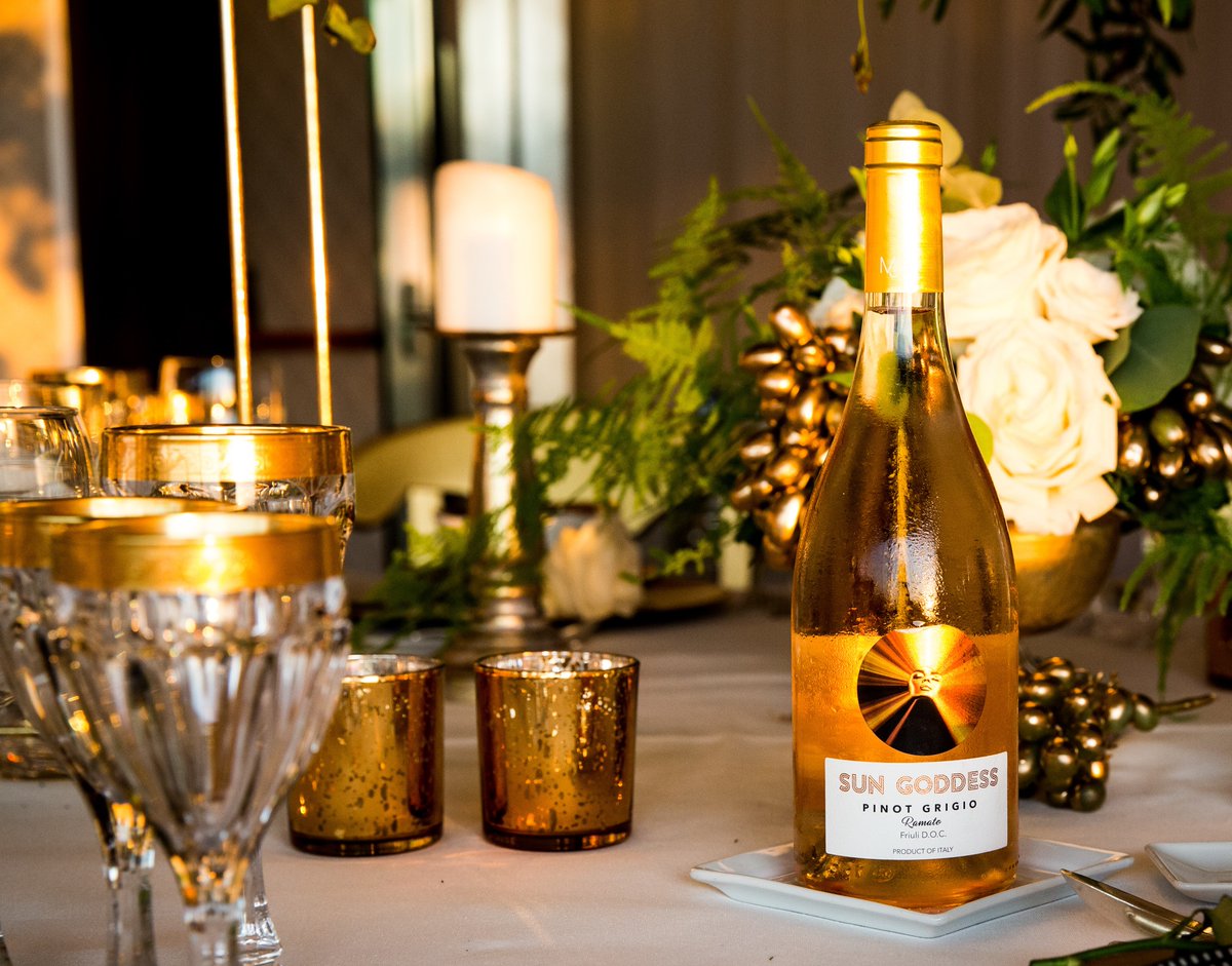 FantinelWinery's tweet photo. Excellent with hors d’oeuvres, soups and risottos, Sun Goddess Pinot Grigio Ramato is a very food-friendly wine!
What would you pair it with?
#SunGoddessWines by #MaryJBlige and #Fantinel
Photo: Studio Panoulis https://t.co/rj2OheiPCf