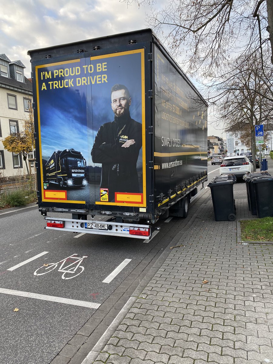 MichaelMang's tweet photo. Finde den Fehler #fahrradfreundlicheStadt https://t.co/yM69jgpZJG