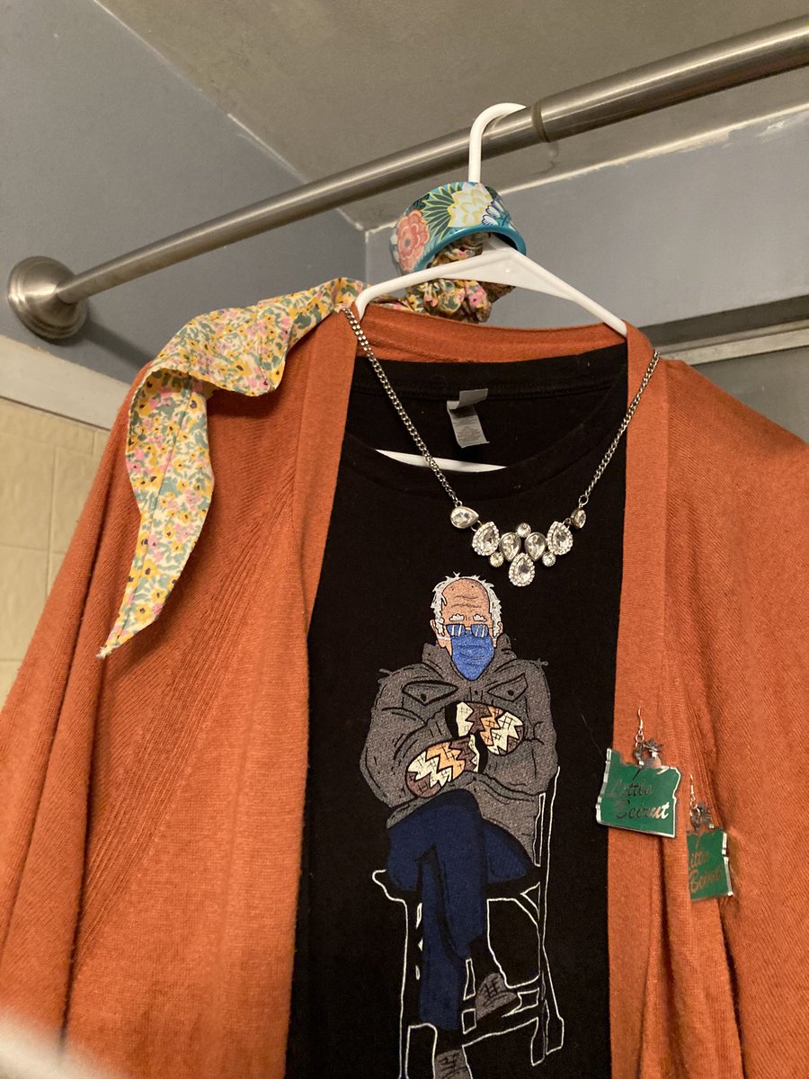 DuckPandemic's tweet image. in fashion news 📰 fake diamonds 💎 and #Bernie #LittleBeirut