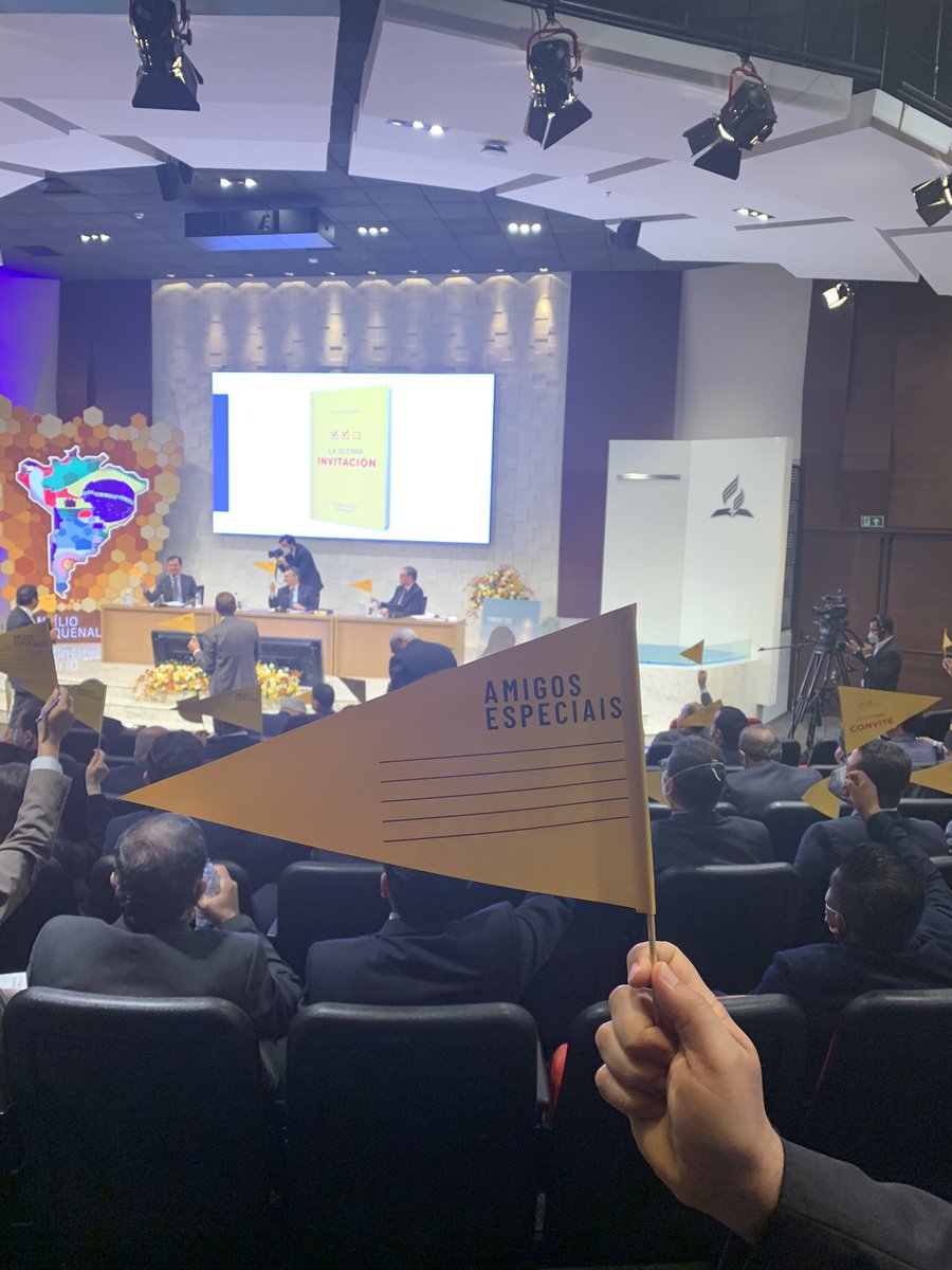 iasd's tweet photo. Em 2022, Impacto Esperança será com distribuição do livro O Último Convite, de autoria do pastor Clifford Goldstein. Uma das ideias é que as pessoas façam, também, entregas dos livros para amigos especiais por quem estão orando. Por isso, as bandeirinhas com lugar para os nomes. https://t.co/o6YuFqXN2e