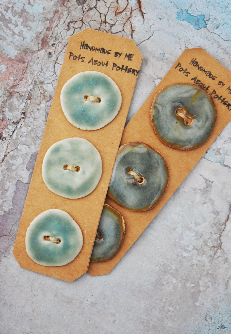 WhatToBuyonEtsy's tweet image. Ceramic Buttons, 29mm-32mm
Buy this @ PotsAboutPottery Etsy!
@splinski
etsy.com/in-en/shop/Pot…
#whattobuyonetsy #Christmas2021 #Christmasgifts