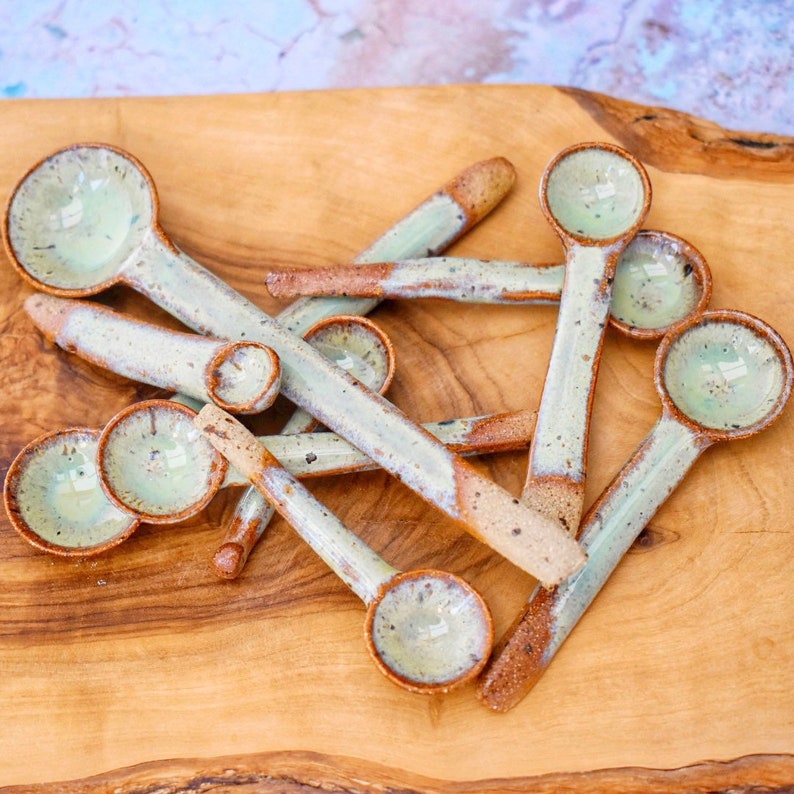 WhatToBuyonEtsy's tweet image. Handmade Rustic Ceramic Spoon
Buy this @ PotsAboutPottery Etsy!
@splinski
etsy.com/in-en/shop/Pot…
#whattobuyonetsy #Christmas2021 #Christmasgifts