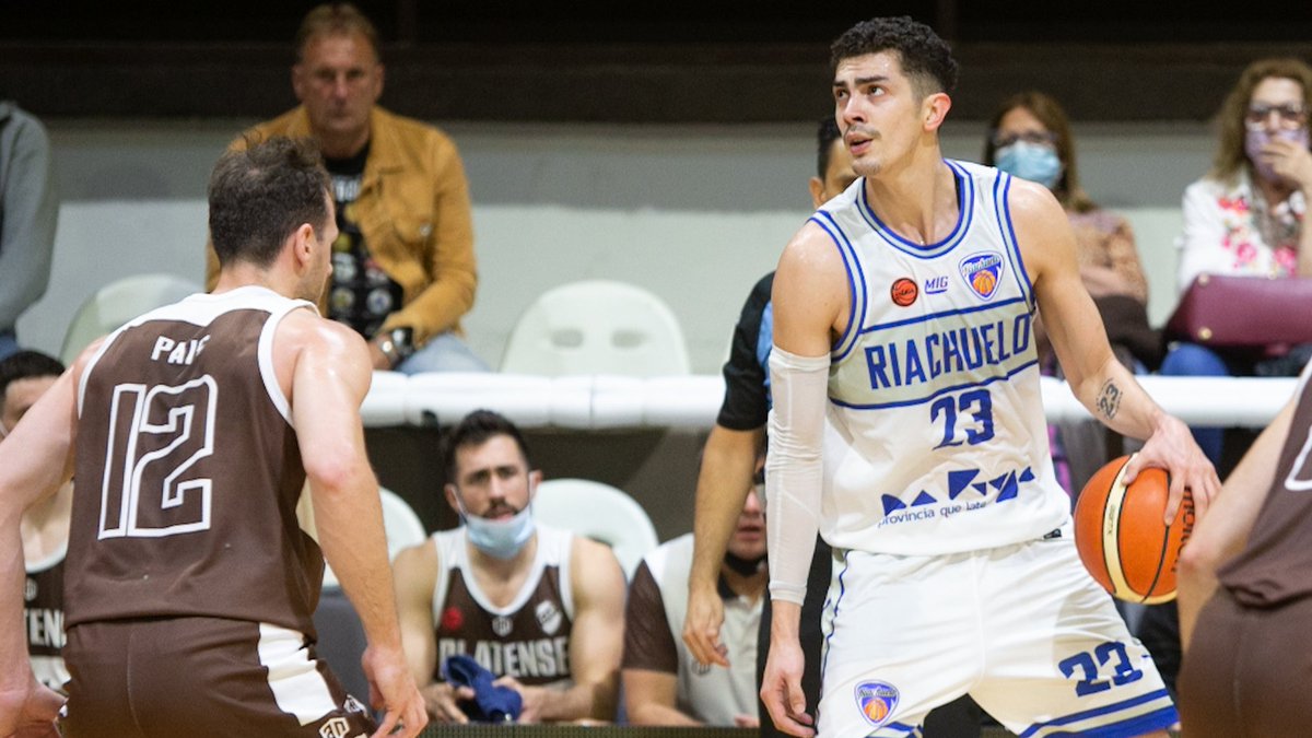 🏀 Con 25 pts en la victoria de @RiachueloClub sobre Platense, @Ericflor pasó los 3⃣0⃣0⃣0⃣ en la @LigaNacional. Lleva 3.008 en 237 partidos (12,7 de promedio). 📸 Prensa Platense