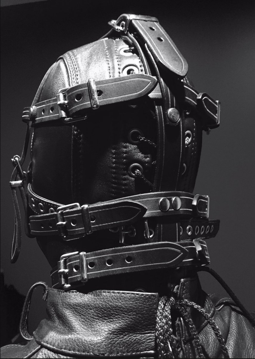CorporateSklave's tweet photo. Leather….smell it. Let it infuse your mind as it holds you helpless in its grip! #PerthBDSM #TopToBottomLeathers #SensoryDeprivation #leather https://t.co/G5QQTW5zuZ