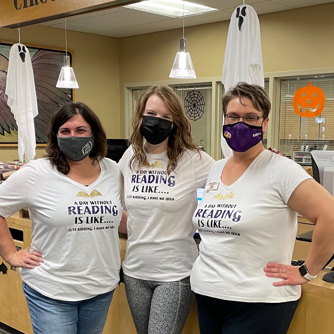 BooksMakeUSoar's tweet photo. 💜💛Your HHS #librarysquad is ready & available to help you with any of your technological or reading needs.The library is closed for testing until Wed, but you can come before or after school to check out books.💛💜 #wrh #falconstrong #falconreaders @WeReppinHanford @hhsfalcons https://t.co/kY2lSTEVal