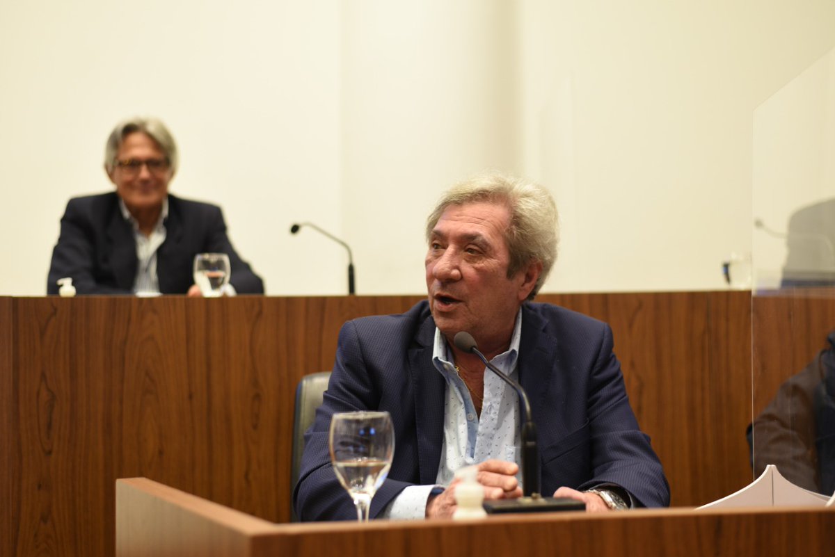 mlauramondino's tweet photo. En @ConcejoSantaFe declaramos de interés los 30 años de #ElCuartoPoder, programa periodístico que se emite desde 1991 por @radiolt10 cada mañana, con la conducción de @GuilleTepper y un gran equipo.
Con profesionales que apuestan por la ciudad, construimos una Santa Fe mejor ✊ https://t.co/CLvwbWxowA