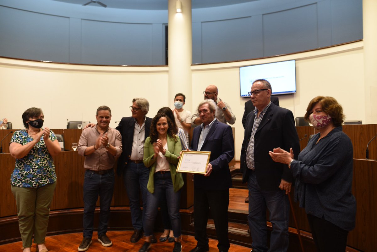 mlauramondino's tweet photo. En @ConcejoSantaFe declaramos de interés los 30 años de #ElCuartoPoder, programa periodístico que se emite desde 1991 por @radiolt10 cada mañana, con la conducción de @GuilleTepper y un gran equipo.
Con profesionales que apuestan por la ciudad, construimos una Santa Fe mejor ✊ https://t.co/CLvwbWxowA