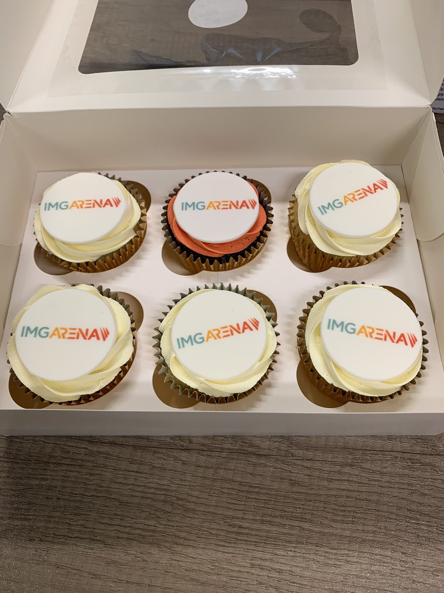 FredTibbles's tweet photo. Happy 3rd birthday to us @IMGArena! Bubbles and cupcakes FTW 🤌🧁🥂 https://t.co/RfnOnbWtnN
