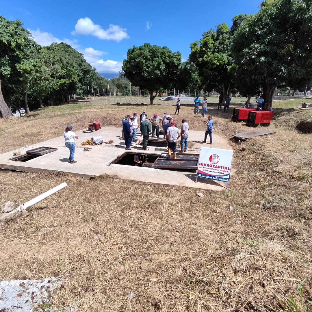 hidroven_ve's tweet photo. #NOTICIA 
Después de 48 horas ininterrumpidas de trabajo de la parada parcial del #TuyIII iniciamos la recuperación del suministro de agua al pueblo caraqueño #RespuestaInmediata Seguimos trabajando @NicolasMaduro  @harolclemente @RMarcoTorres @minaguasoficial @Mippcivzla https://t.co/UNR003LZt7