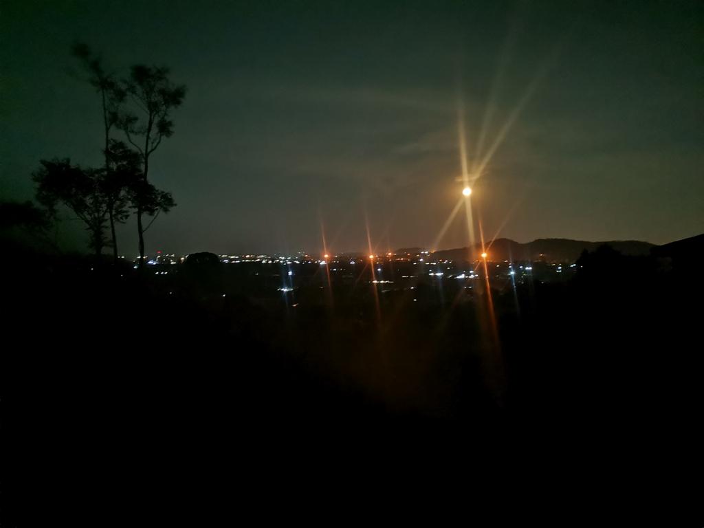 Chasqueka's tweet photo. Yonder on the Capital's bright lights @mswathikangwane @SautiLazarus @CcosaZ @herzelmushayab https://t.co/Mx5AYkoRDa