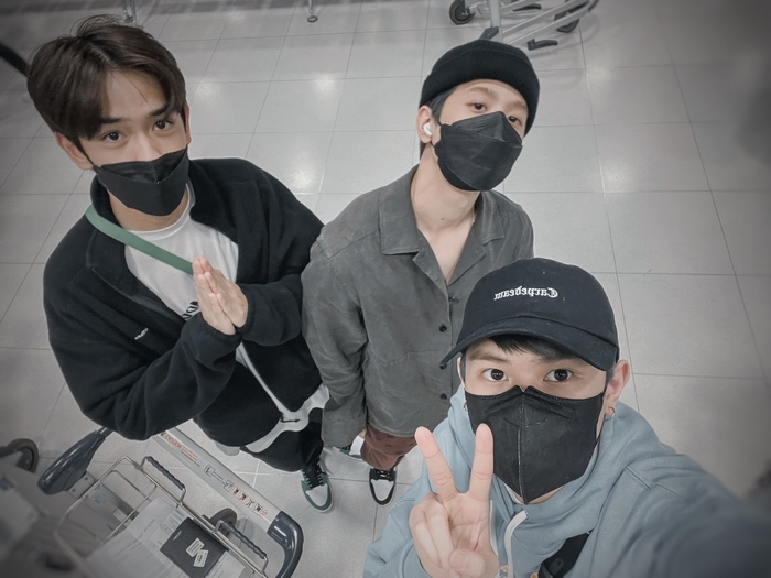 webstarupdate's tweet photo. “TRINITY” กลับถึงประเทศไทย แฟนๆ ติดแฮชแท็ก #WelcomeBackTRINITY ต้อนรับกลับบ้าน >>  https://t.co/0sHoVvExyU
#TRINITY_TNT https://t.co/MQO4aQQONq