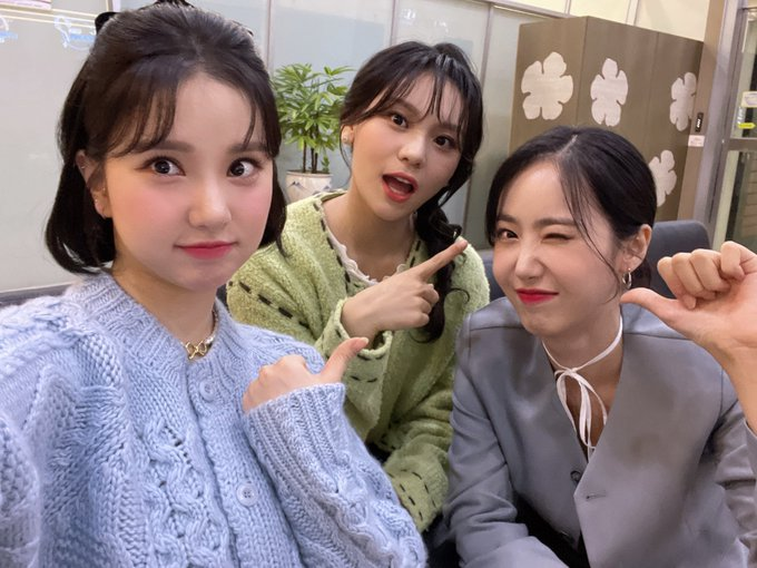bddyteams's tweet photo. #VIVIZ ya está en vivo en Station Z

🔗https://t.co/f1JagLjO2A

NIGHT GOES TICKTAK
#VIVIZonStationZ
@VIVIZ_official
#VIVIZ #비비지 https://t.co/FHt6DivfQ4