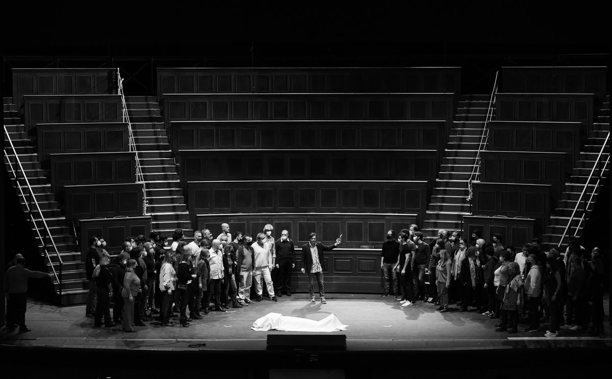 OperaRoma's tweet photo. #GiorgioBattistelli: “È uno degli omicidi che hanno cambiato la storia del mondo”.
‘Julius Caesar’ su libretto di #IanBurton da Shakespeare, in prima mondiale il 20 novembre al Teatro dell’Opera: sul podio il maestro #DanieleGatti, regia di #RobertCarsen.
#operaroma #TORjc https://t.co/lse1BPHLno