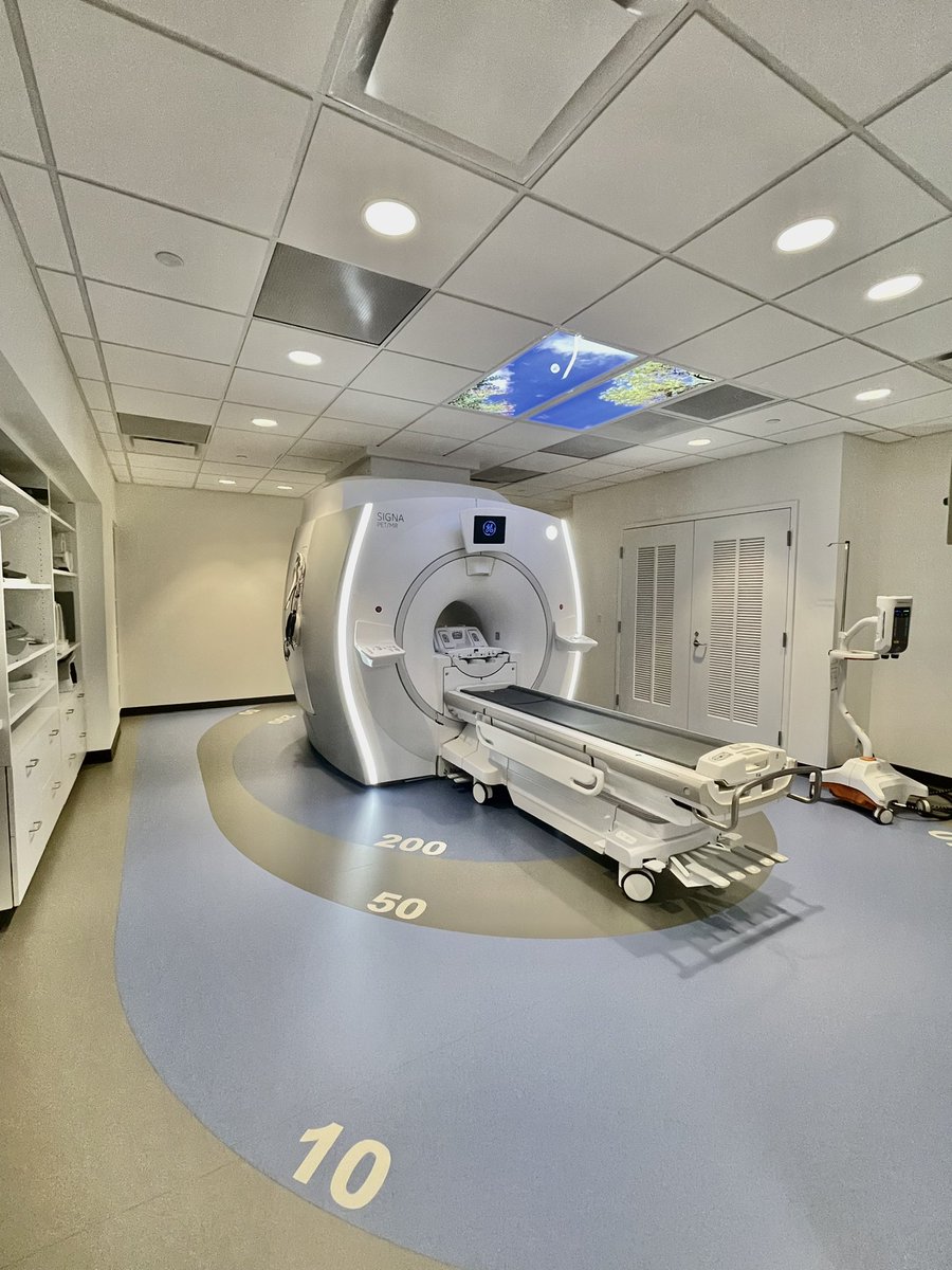 AB_NucMed's tweet photo. Today we begin our first phase of applications training and test scanning on the Signa PET/MRI. This project has been many years in the making. Congratulations to the whole team!! @NadineMallak @OHSU_NucMed @ErikMittraMD @BreedOHSU @OHSURadiology https://t.co/GovGlRum78