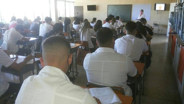ucmvccu's tweet photo. ❤️ Con el ajetreo acostumbrado transcurre la docencia del pregrado en la Universidad 🩺. Alas al conocimiento. 
#55Aniversario de la #DocenciaMédica en la región central. #VamosPorMuchosMas. https://t.co/nsWFAanSvn