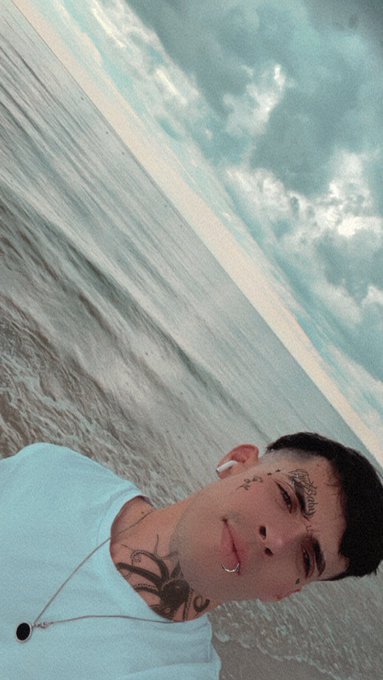 💰💰💰💰 https://t.co/qhm30buYKV