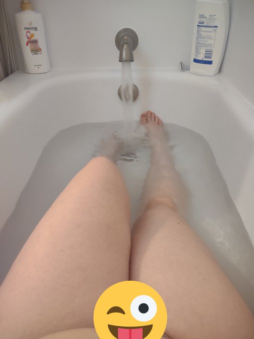 Nothing better than a relaxing bath https://t.co/nam0gsyNy7
