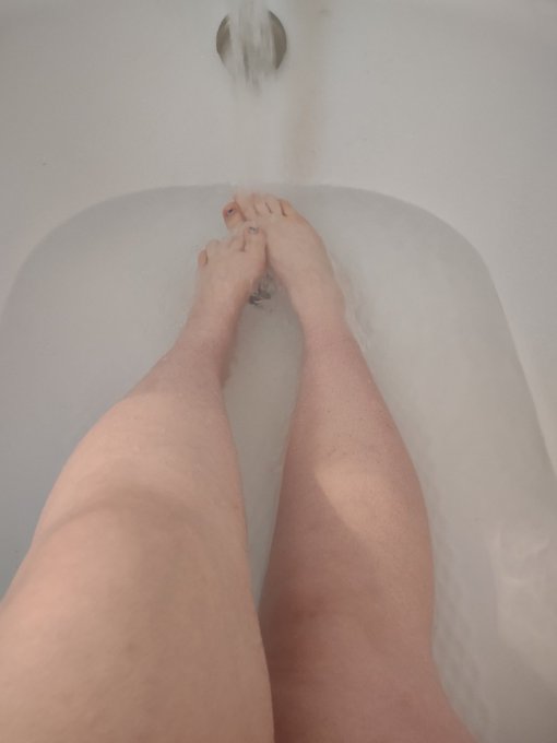 Nothing better than a relaxing bath https://t.co/nam0gsyNy7