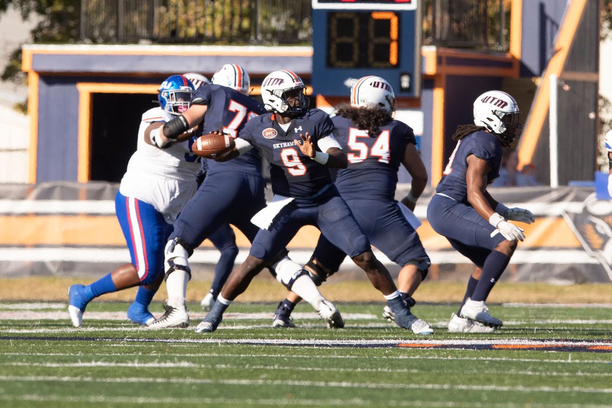 RT @CraigHaley: UT Martin earns Athlon FCS Team of the Week. (UTM Athletics photo)

https://t.co/dB0cFHzz2b https://t.co/GgwIiCKwYr