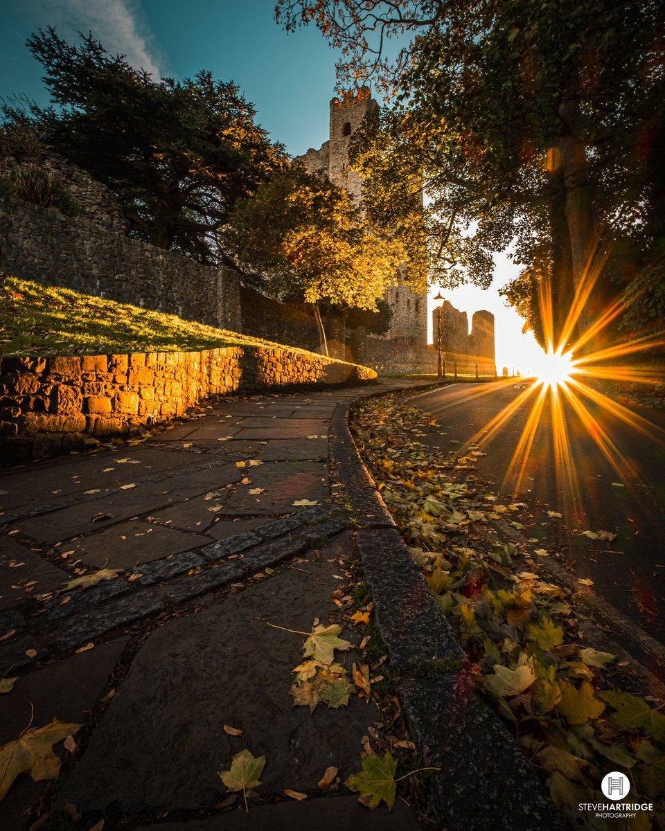 PhotosbySteveH's tweet photo. Some stunning light on Friday morning on my way home from night shift. Luckily I had some camera gear with me just in case #rochester #rochesterkent #rochesteruk #visitrochesteruk #visitkent #kentmessenger #enjoymedway @CllrStuartT @getreadycomics https://t.co/2VS3W7hDgY