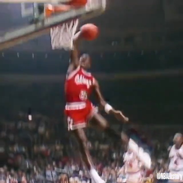 Dunk Contest Mj Cradle Dunk Michael Jordan Rock The Cradle Dunk