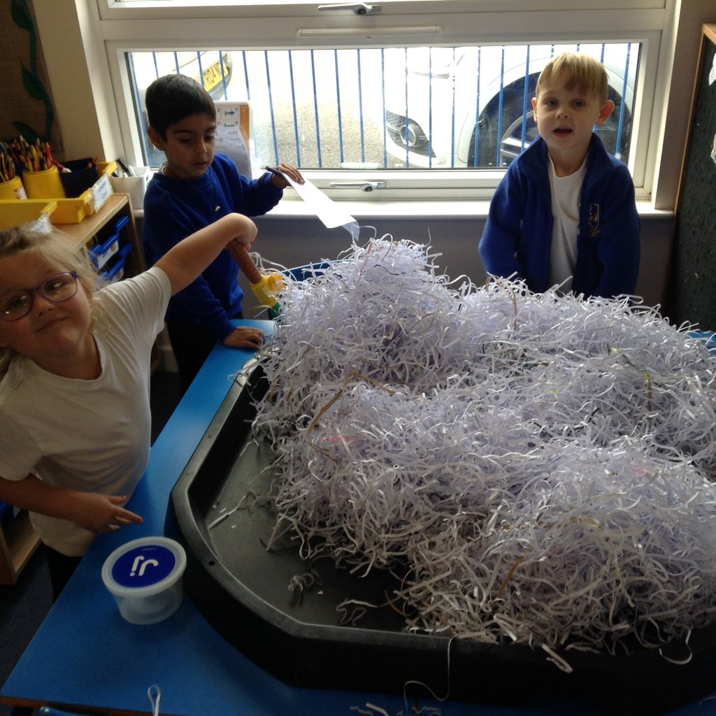 latimerprimary's tweet image. #EYFSEAD #EYFSCL using imaginations and speech to make up stories or create rainforest pictures by choosing from materials on offer, #EYFSPSED working together to share toys - creating a joint outcome #EYFSLiteracy searching for toys and sorting according to initial sounds learnt