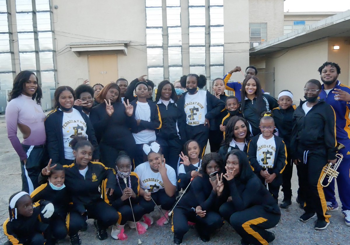 Alcorn_SOD's tweet photo. Dr. Everson Martin and The Sounds of Dyn-O-Mite Band took time out to talk to and offer future opportunities to the student-musicians at Ferriday High School. 

#SOUNDSOFDYNOMITE #FOREVERGOLDEN #BUILDINGBRIDGES #SODMENTORSHIP https://t.co/GYCf8c5JL7