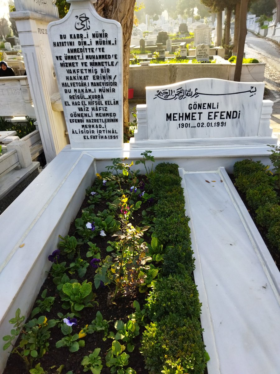 Bugün kabir ziyareti yaptım, okuduğum Yasini şerif başta efendimiz h.z Muhammet Mustafa s.a.v ruhuna sonra Ali Haydar efendi, şehit bayram hocaya, Mehmet efendiye, abdulmetin hocamızın ruhlarına hediye eyledik rabbim cennette komşu olmayı nasip etsin.❤️