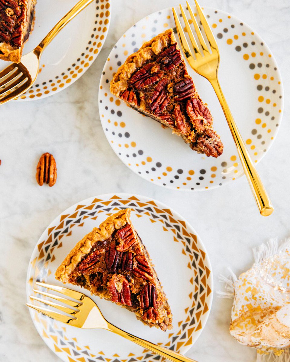 While getting ready for the holiday, make room on the Thanksgiving dessert menu for our Black Bottom Pecan Pie. This holiday classic gets an added layer of chocolate ganache to dress it up a notch. 

Recipe: chsugar.com/recipe/black-b…