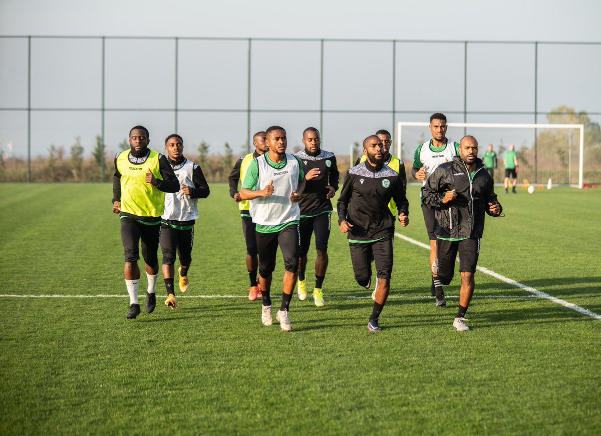 fedcomfootball's tweet photo. Premier entraînements de nos @_coelacanthes en Turquie ! #slcom #comores 🇰🇲 
📷 @haamzv https://t.co/nvTN1AAaV3