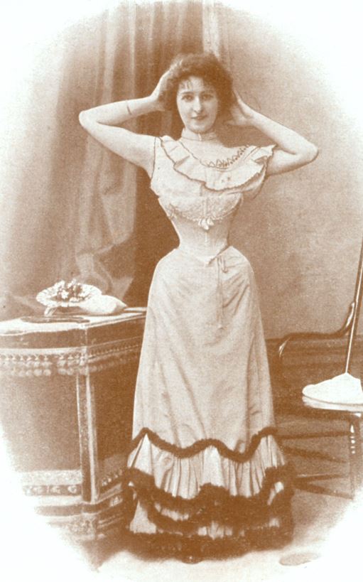 18thCand19thC's tweet photo. Death by Corset and Tight Lacings in the 1800s - Before many death by corset stories surfaced, critics against these garments voiced their negative opinions of them. For instance, in 1844 ... https://t.co/rPapEtVL6D #MondayBlogShare #Corsets #19thcentury https://t.co/Yxn8oYpOXA