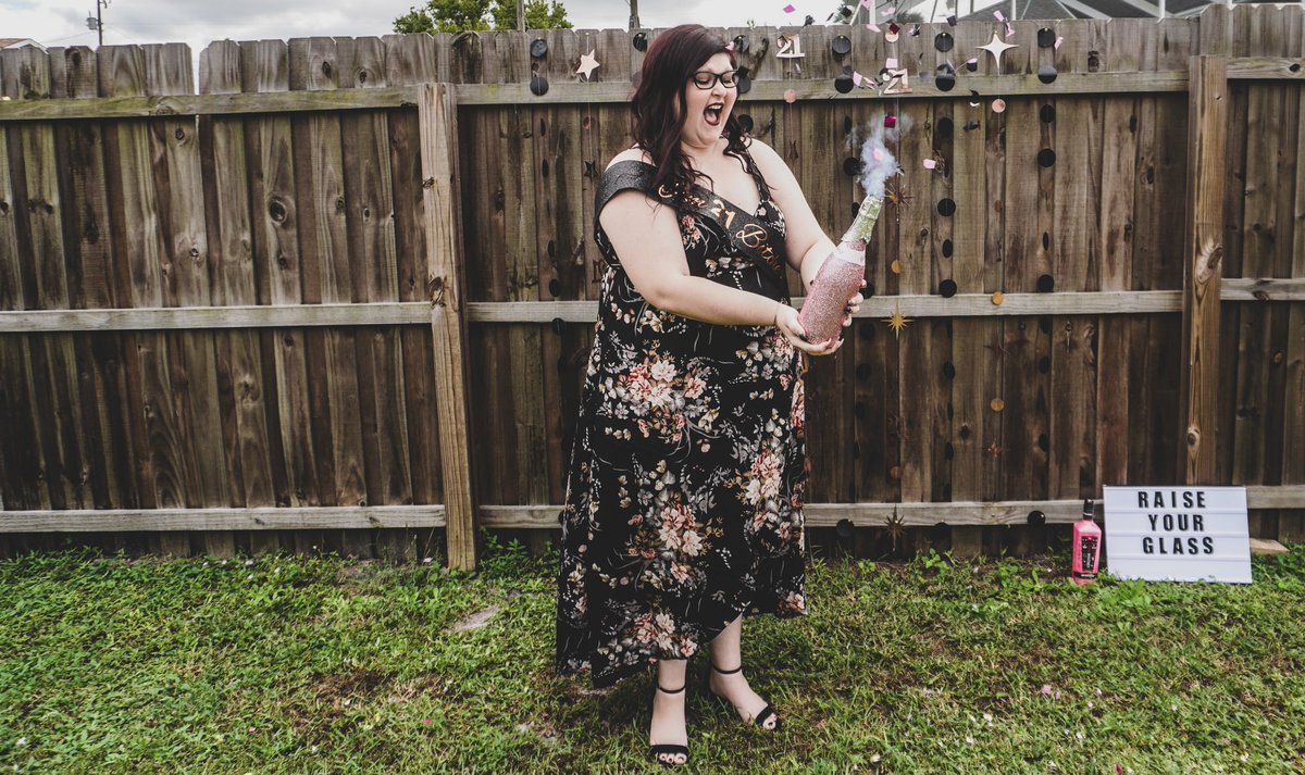 sydneyluzik's tweet photo. pop the champagne because it’s my 21st birthday 🥳🥂 https://t.co/AtMjsZyNt7