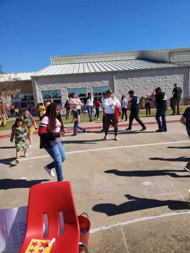 thegreenvilleec's tweet photo. We had a blast this past Saturday volunteering at Lamar’s Fall Festival #GECHS #CollegiateLions https://t.co/zmRZZCrmVo