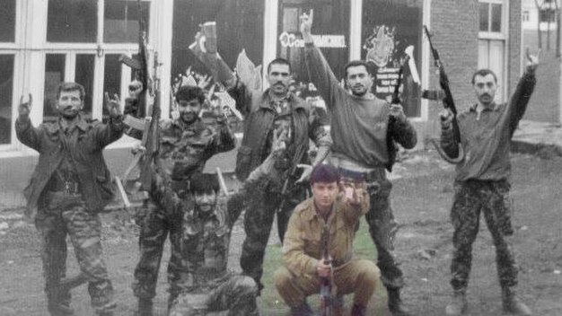 alicolakking's tweet photo. Bugün Karabağ Zaferi'nin 1. Yıl dönümü kutlu olsun!

Bir çoğumuzun rüyasında bir göremeyeceği/hayal dünyamıza sığmayacak o karanlık günlerde, Başbuğ Türkeş'in emriyle Karabağ'a "Rüzgar Birliği'ne" katılan Bozkurt'a selam olsun... 
#BizimAli

ZAFER inananlarındır! https://t.co/dmwOPxNTcj
