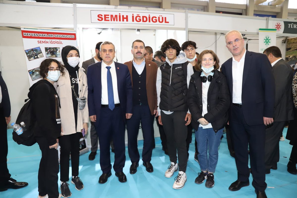 #Şanlıurfa Büyükşehir Belediye Başkanımız <a href="/zabeyazgul/">Zeynel Abidin BEYAZGÜL</a> ile birlikte 4. Ulusal Kitap Fuarında standları ve yazarlarımızı ziyaret ederek vatandaşlarımızla bir araya geldik.
Fuara kitapseverlerin yoğun ilgisi bizleri mutlu etti.