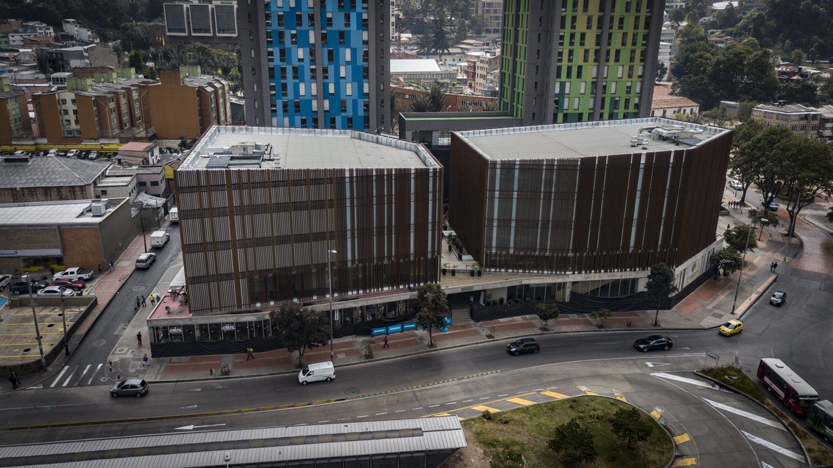 Cementos_Argos's tweet image. ¿Reconoces esta estructura ubicada en la capital de Colombia?  🇨🇴

Con 8.500 metros cuadrados, está construida con #Concretos acelerados de alta resistencia de entre 3.000 y 5.000 psi. #SelloArgos

🧐 Pista: allí se conserva una parte de la memoria fílmica del país.