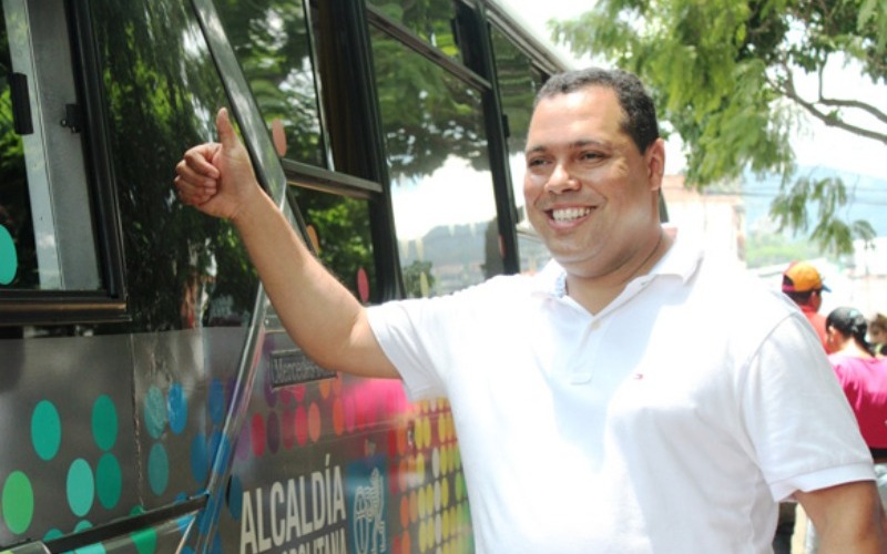 noticierovv's tweet photo. #8Nov Candidato David Fory propone gobierno participativo en Baruta https://t.co/4Q1w1OWRaj 

#Candidato #DavidFory #Baruta #NoticieroVenevision #Venevision https://t.co/98bYZvEEt8