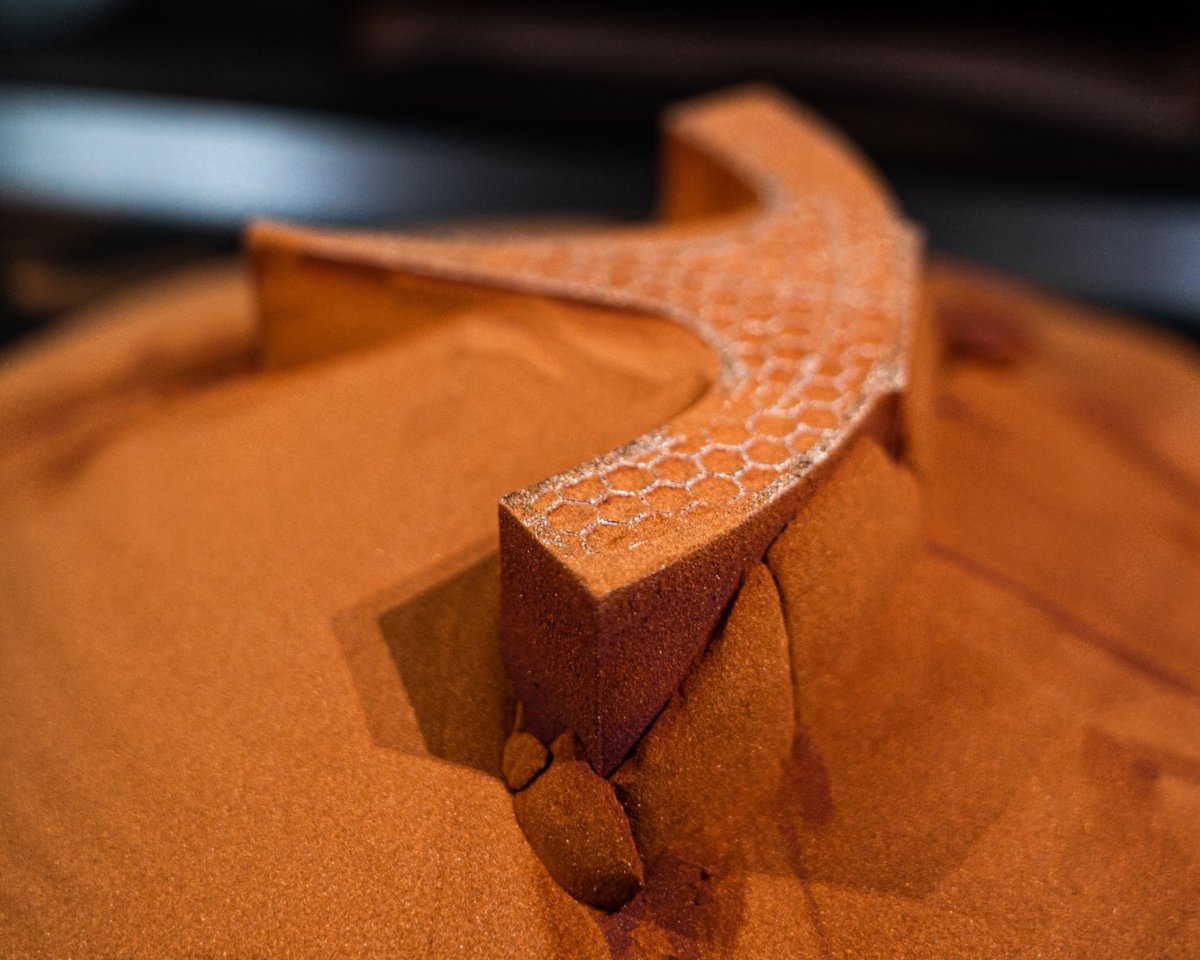 CERN's tweet photo. This is the first copper component made for accelerators using #3Dprinting, made possible through the #Horizon2020 project IFAST, coordinated by CERN.

It is a finished quadrupole segment made from pure copper powder melted using a green laser.

🔗https://t.co/h2l42OyHAD https://t.co/hmHvbXAh0P